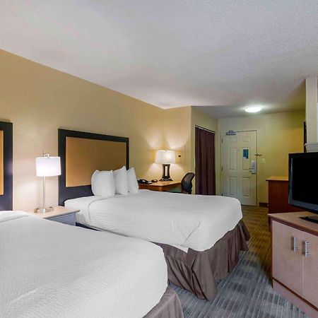 Extended Stay America Select Suites Tampa Airport Memorial Hwy West Chase Exterior foto