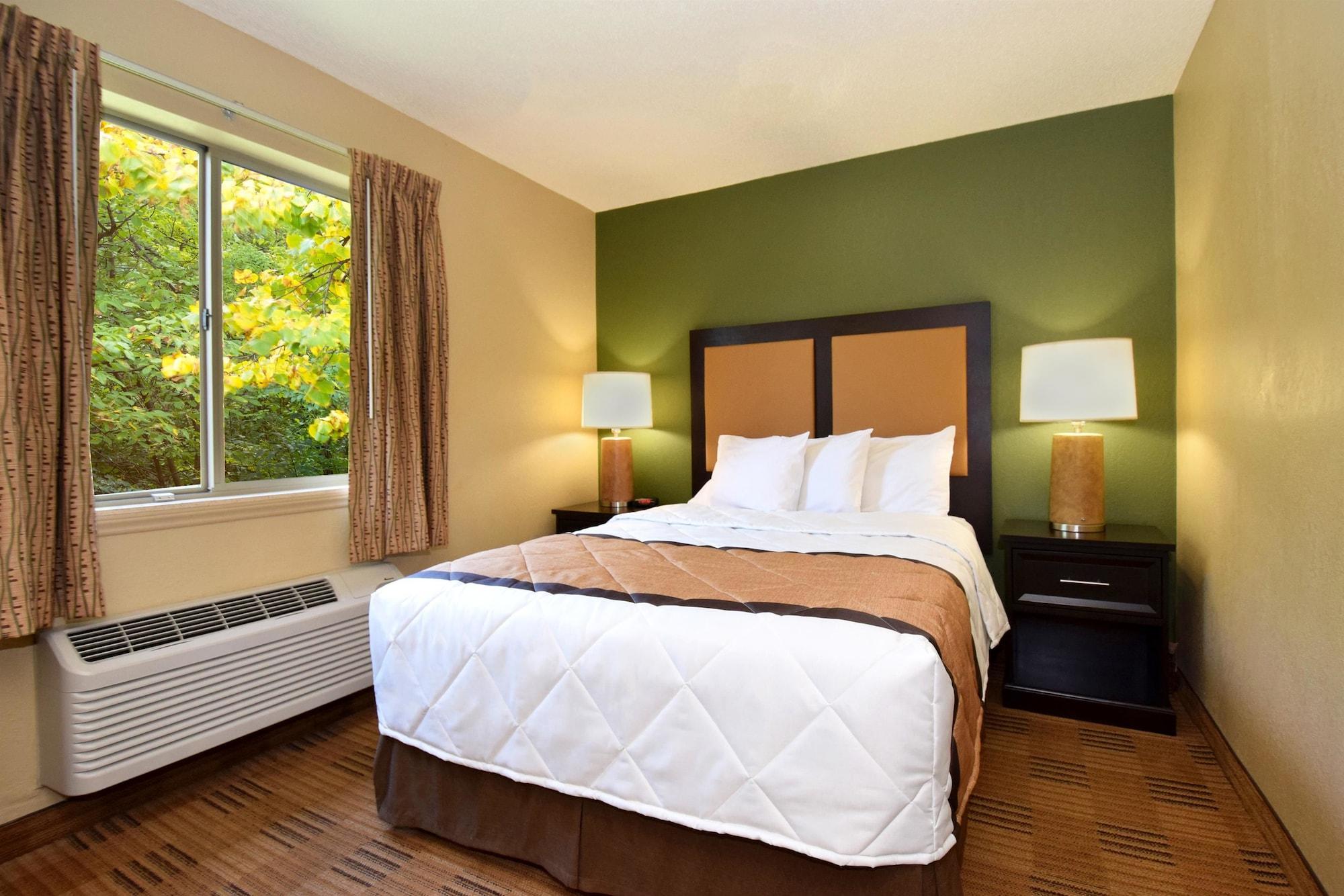 Extended Stay America Select Suites Tampa Airport Memorial Hwy West Chase Exterior foto