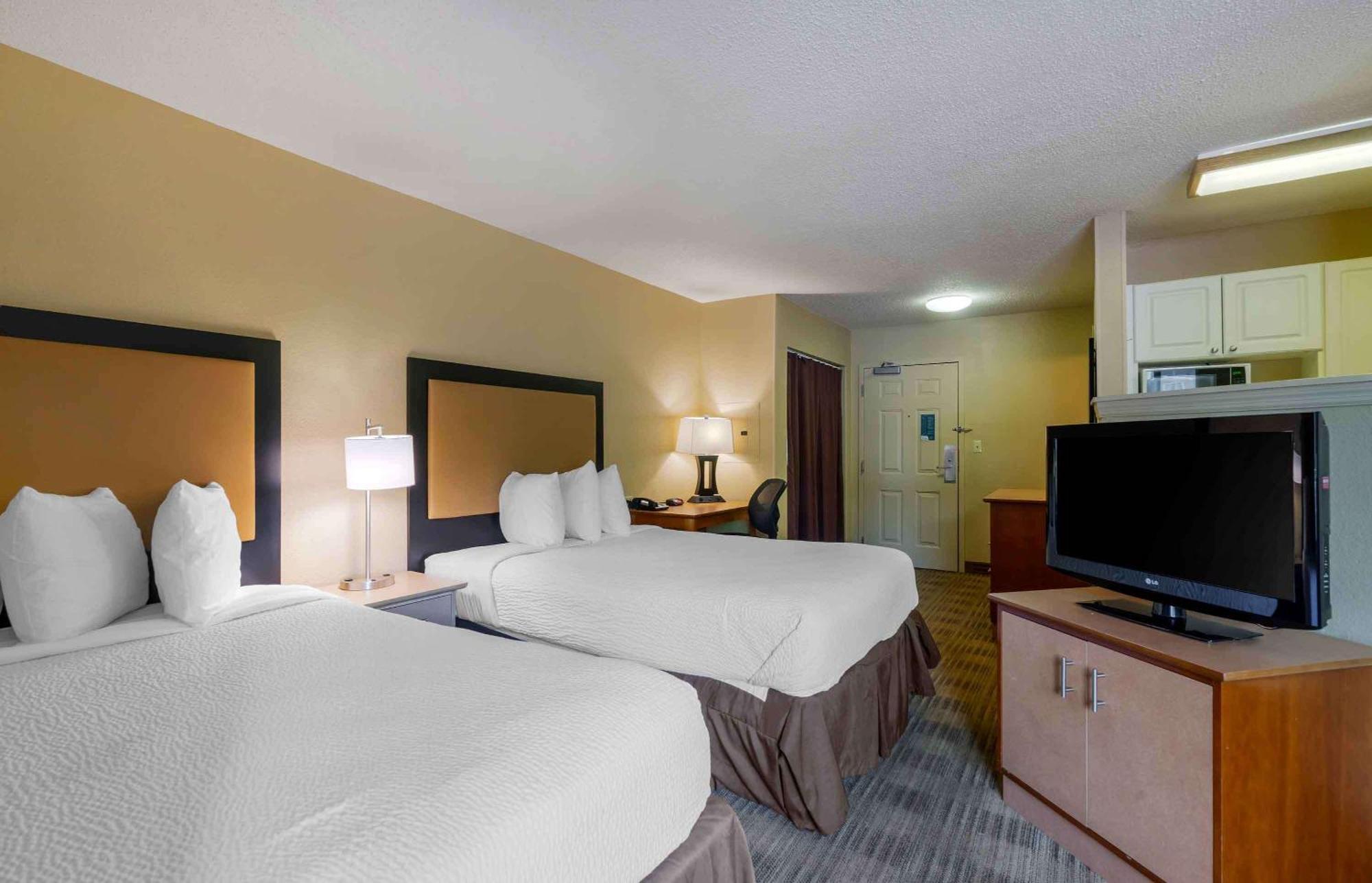 Extended Stay America Select Suites Tampa Airport Memorial Hwy West Chase Exterior foto