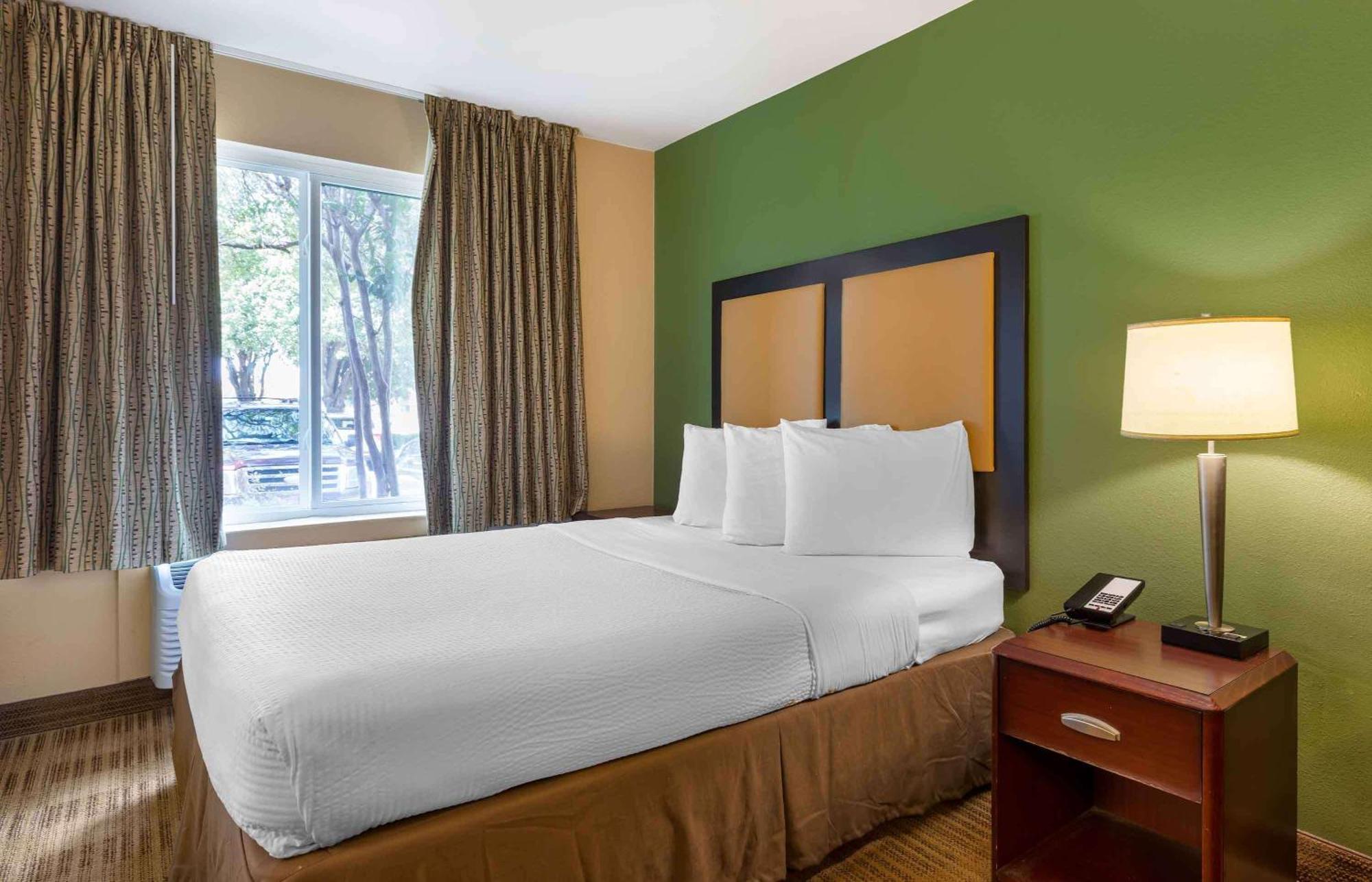Extended Stay America Select Suites Tampa Airport Memorial Hwy West Chase Exterior foto