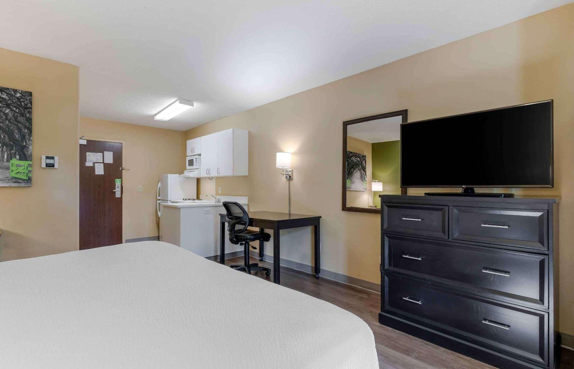 Extended Stay America Select Suites Tampa Airport Memorial Hwy West Chase Exterior foto