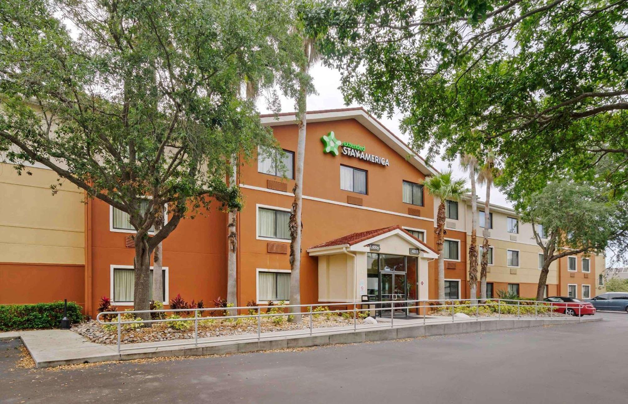Extended Stay America Select Suites Tampa Airport Memorial Hwy West Chase Exterior foto