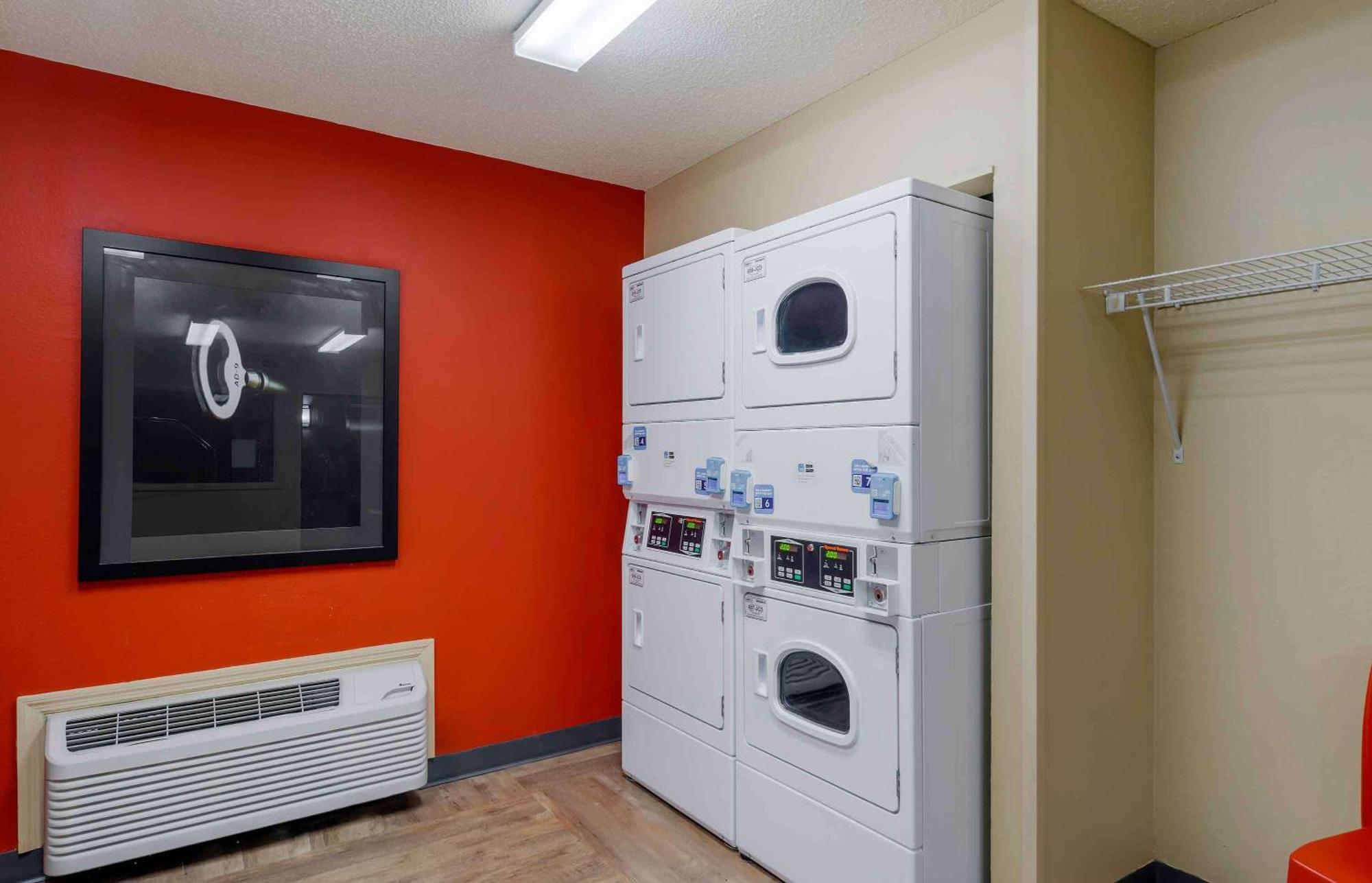 Extended Stay America Select Suites Tampa Airport Memorial Hwy West Chase Exterior foto