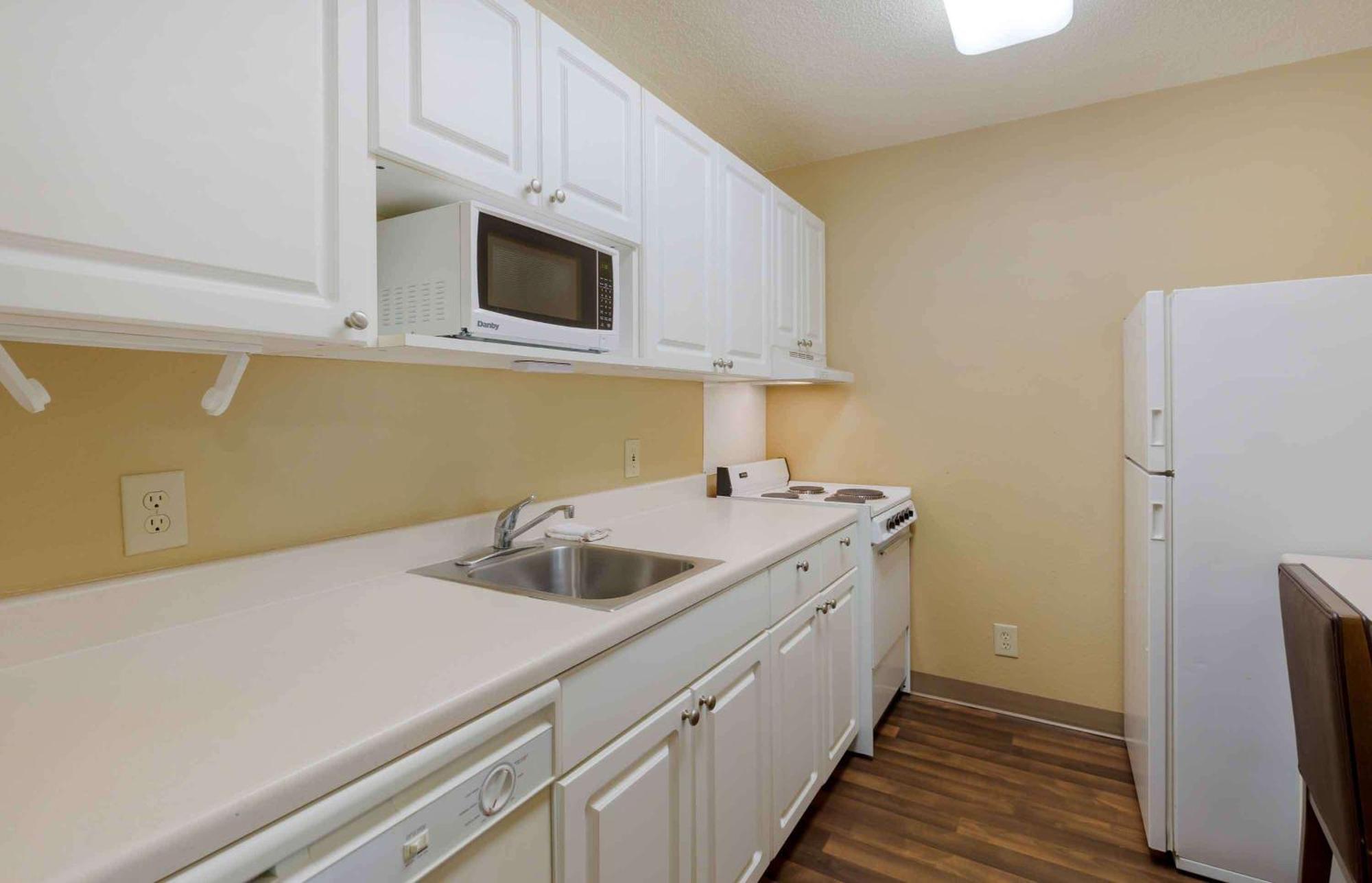 Extended Stay America Select Suites Tampa Airport Memorial Hwy West Chase Exterior foto