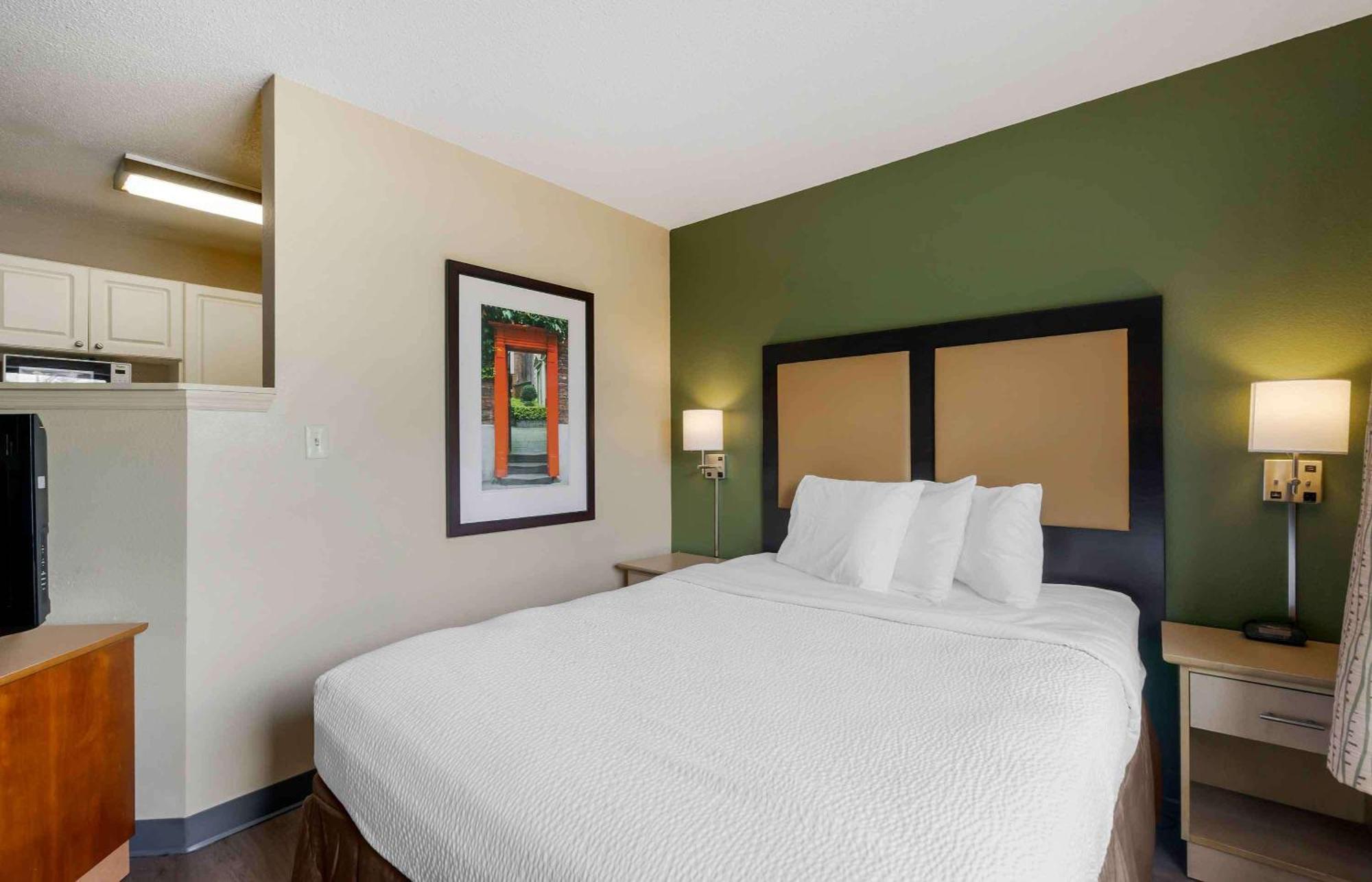 Extended Stay America Select Suites Tampa Airport Memorial Hwy West Chase Exterior foto