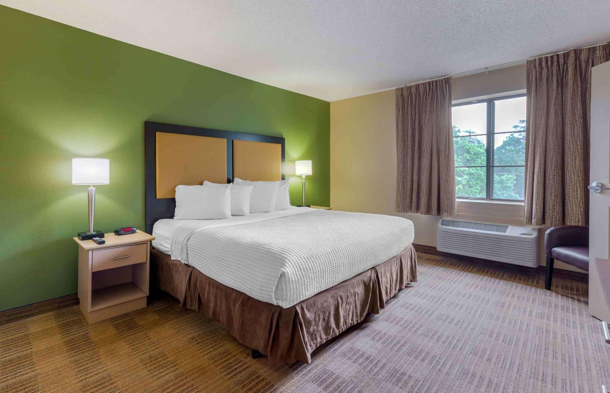 Extended Stay America Select Suites Tampa Airport Memorial Hwy West Chase Exterior foto