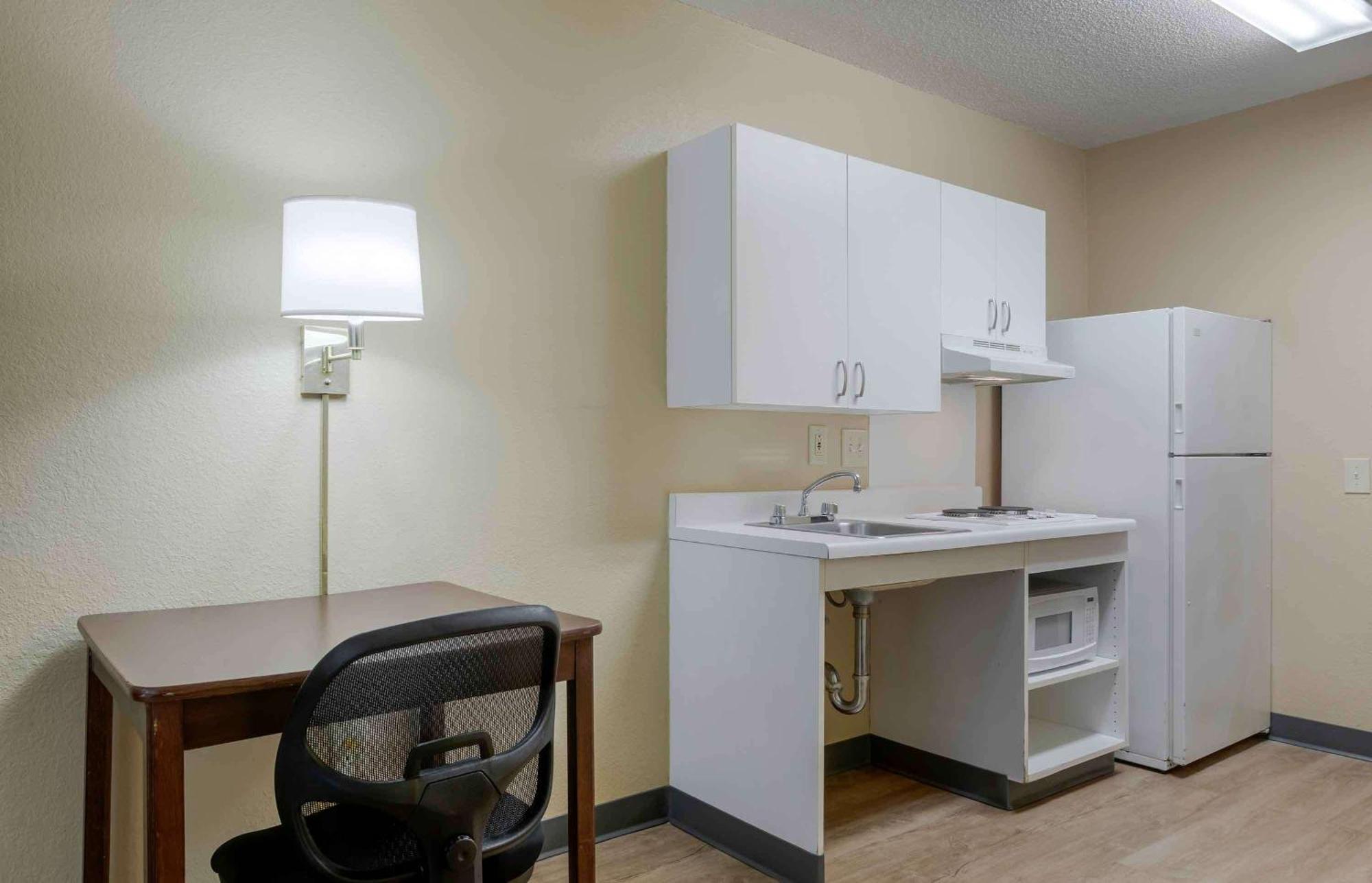 Extended Stay America Select Suites Tampa Airport Memorial Hwy West Chase Exterior foto