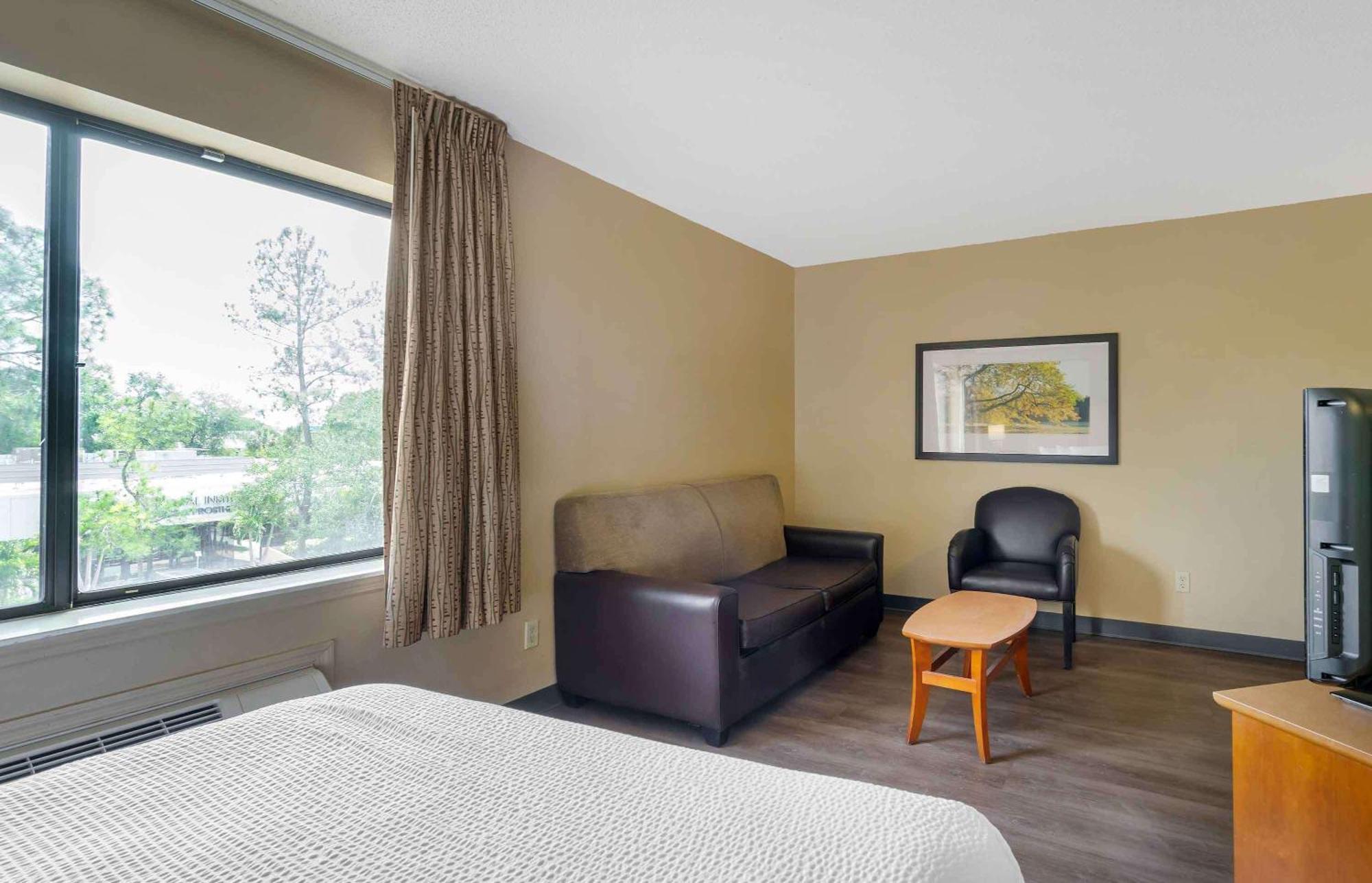 Extended Stay America Select Suites Tampa Airport Memorial Hwy West Chase Exterior foto