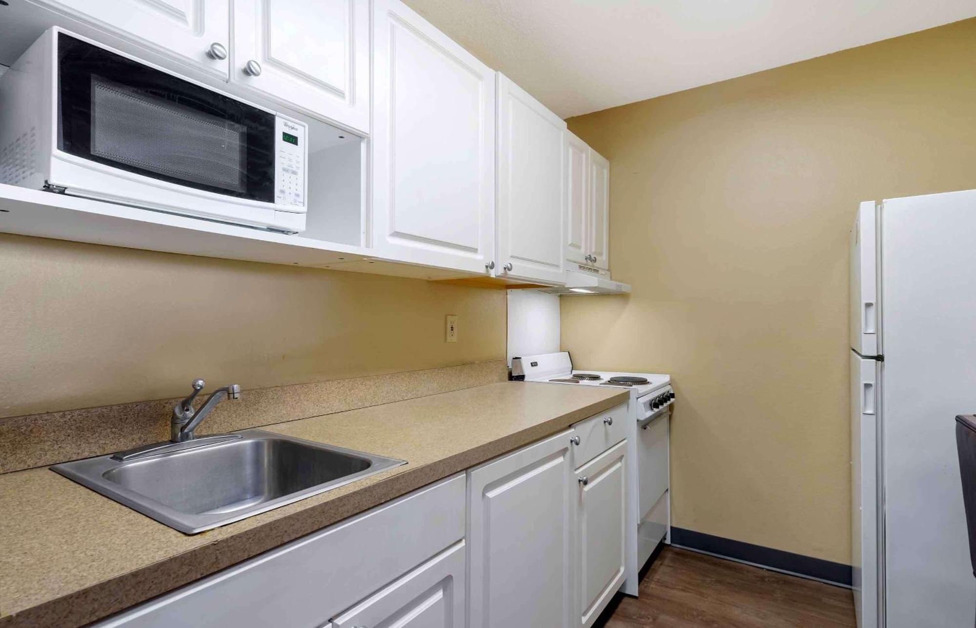 Extended Stay America Select Suites Tampa Airport Memorial Hwy West Chase Exterior foto