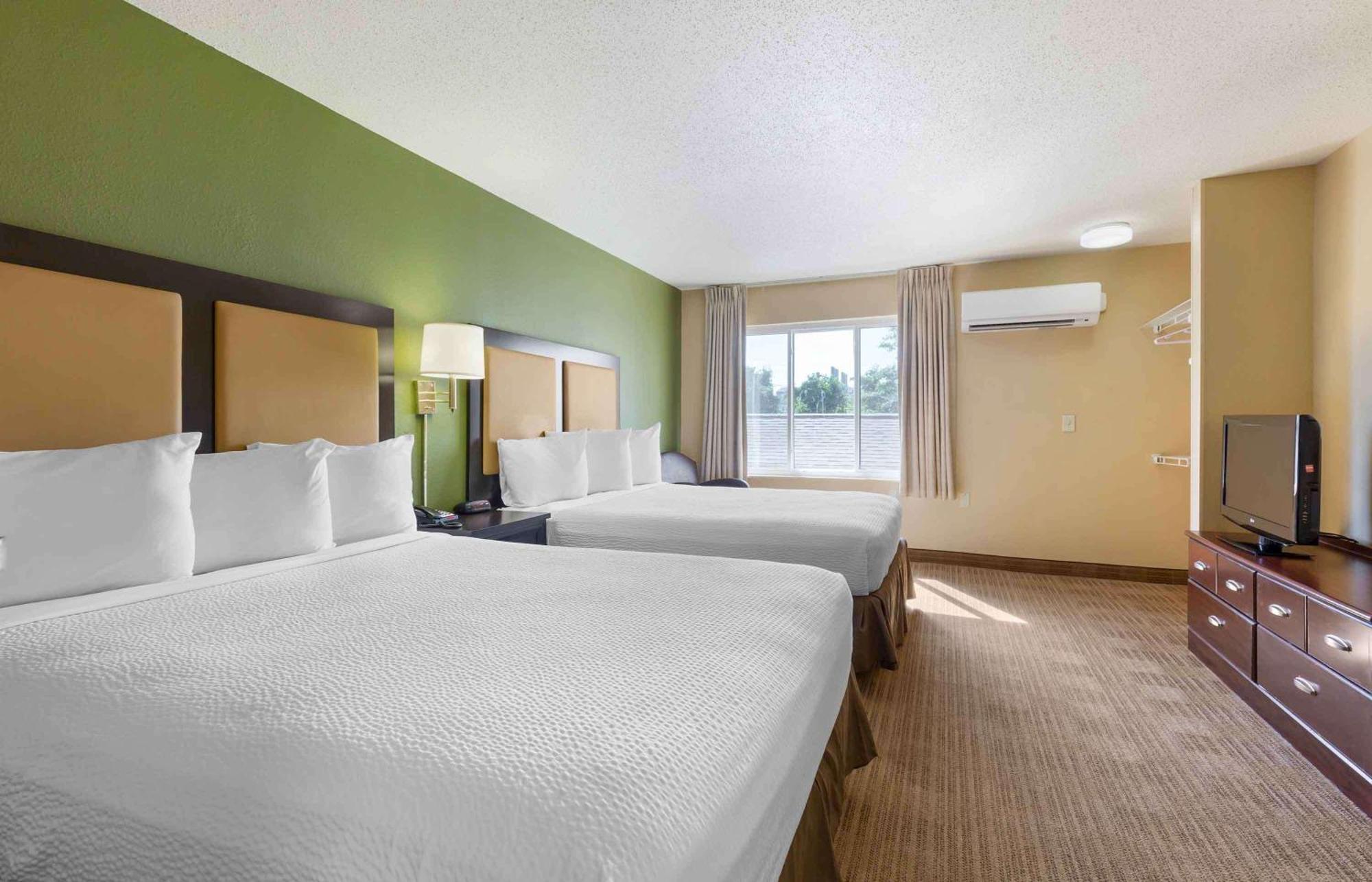 Extended Stay America Select Suites Tampa Airport Memorial Hwy West Chase Exterior foto